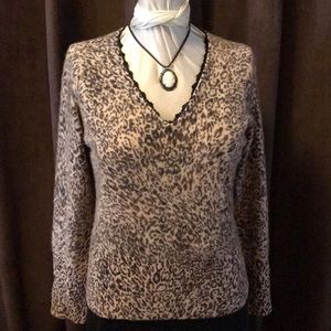 S5A 100% Cashmere V-Neck Animal Print Sweater